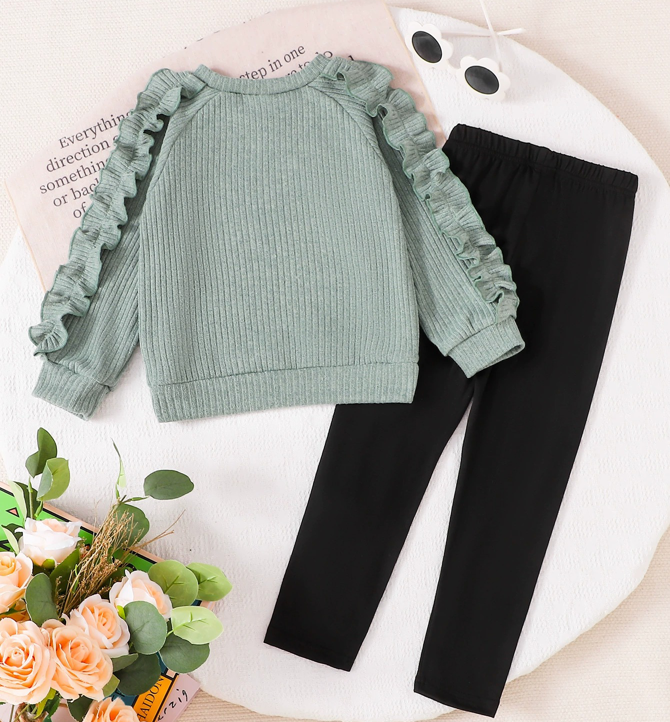 Girls' Heart Print Sweater & Bow Pants Set Light Green Knit Top and Black Trousers