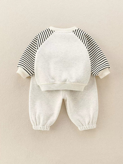 Baby Boy Two-Piece Set Outfit with 3D Dog Pattern Fleece-Lined Grey Pullover and Pants