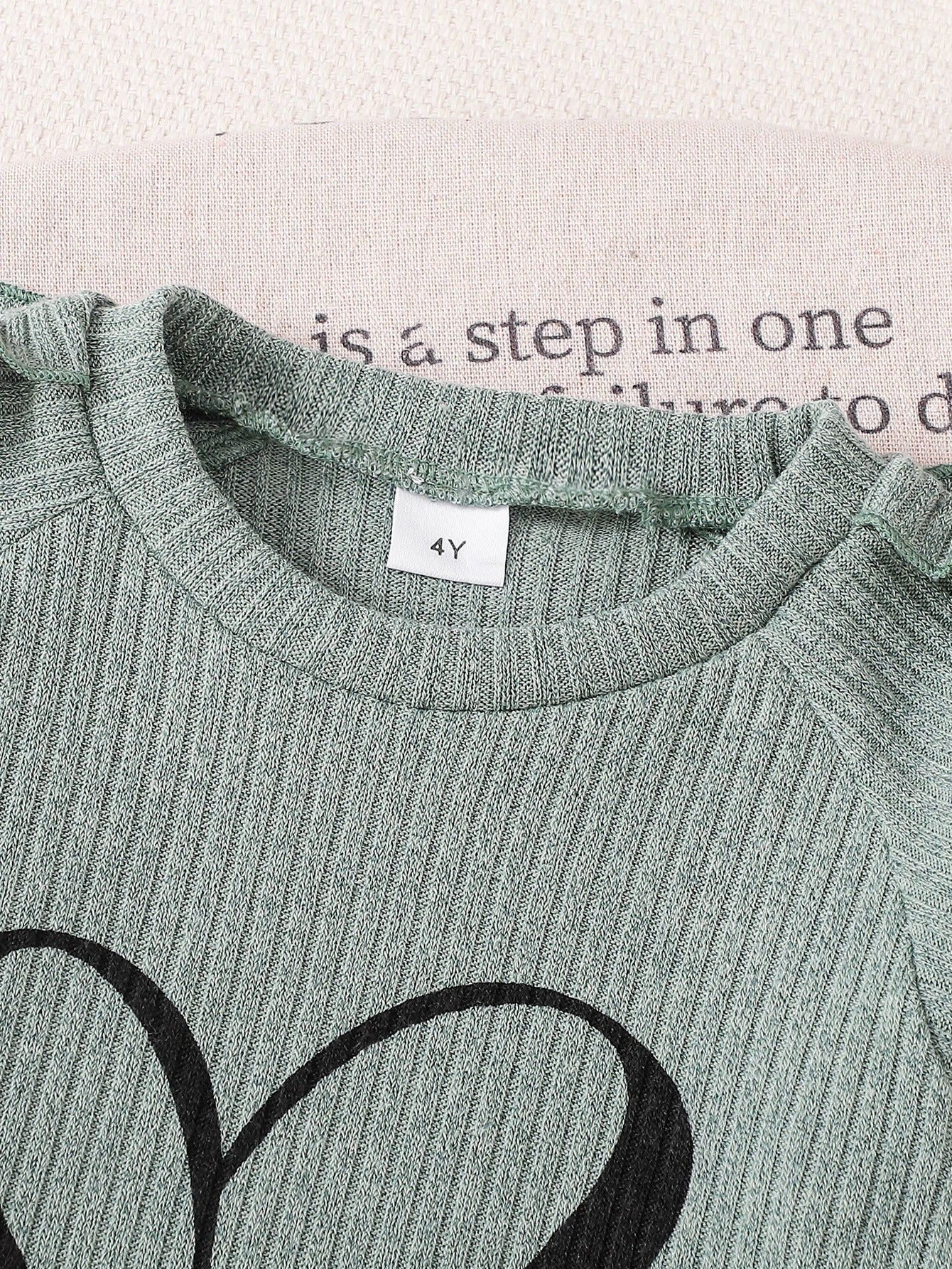 Girls' Heart Print Sweater & Bow Pants Set Light Green Knit Top and Black Trousers